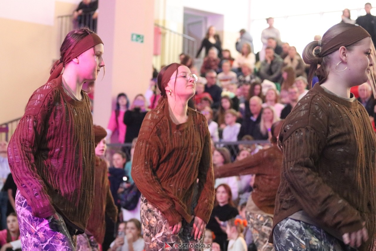 Świąteczna Gala Bezwahania Dance Center [13.12.2025] - zdjęcie #25 - eOstroleka.pl
