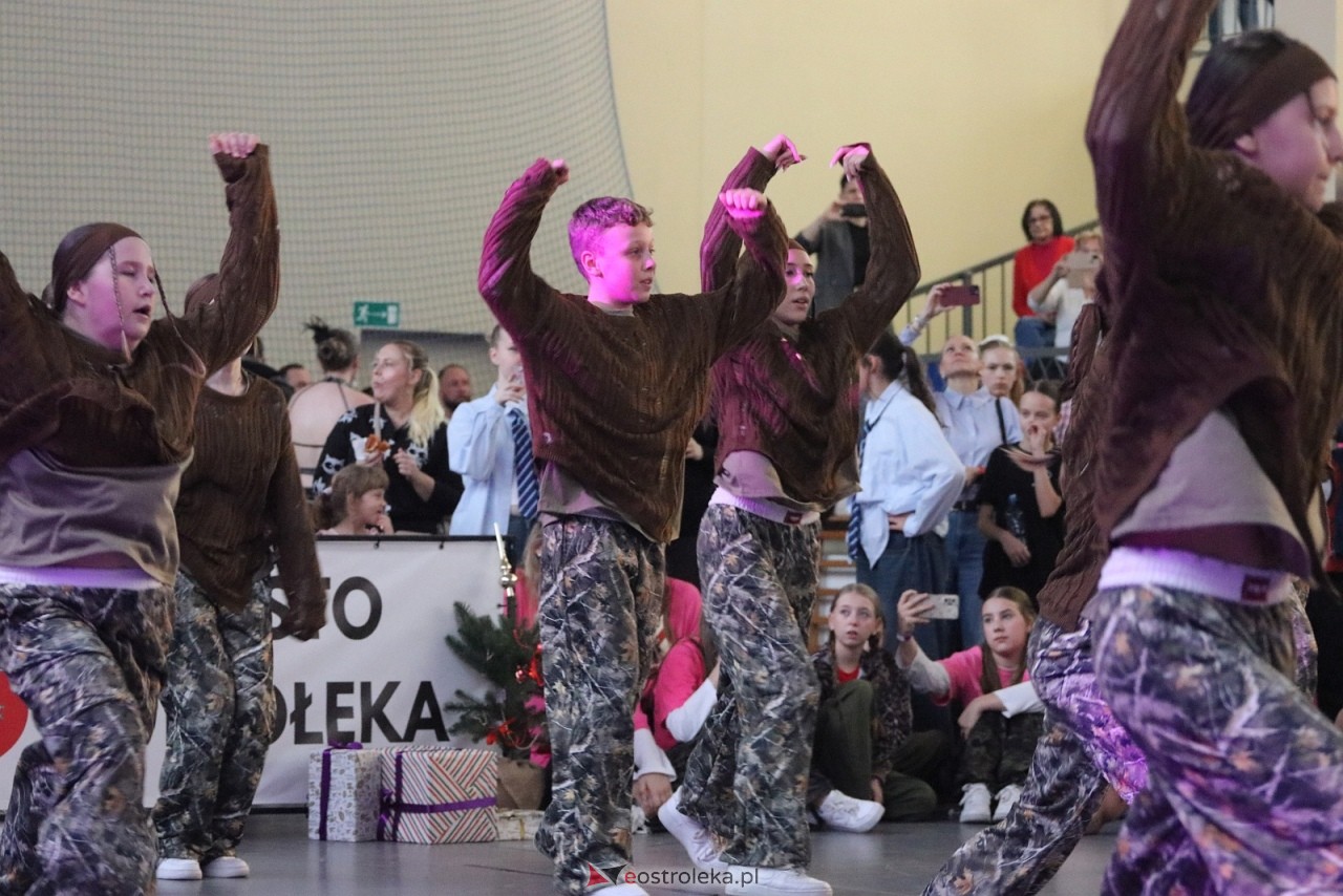 Świąteczna Gala Bezwahania Dance Center [13.12.2025] - zdjęcie #24 - eOstroleka.pl