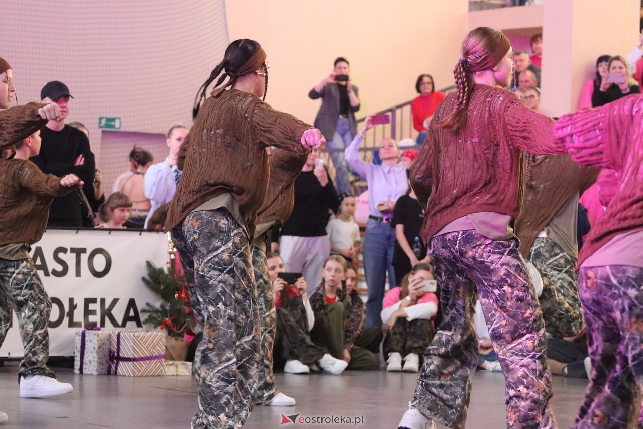 Świąteczna Gala Bezwahania Dance Center [13.12.2025] - zdjęcie #22 - eOstroleka.pl