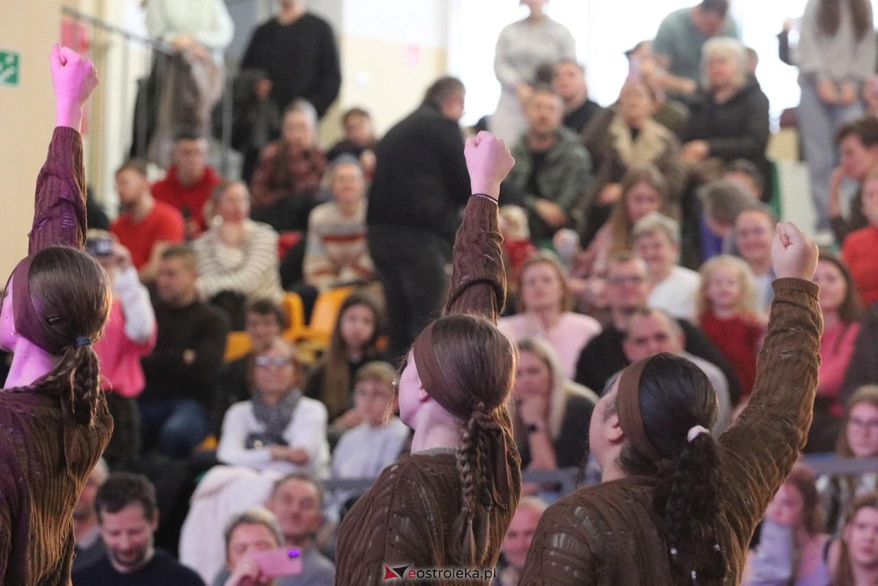 Świąteczna Gala Bezwahania Dance Center [13.12.2025] - zdjęcie #20 - eOstroleka.pl