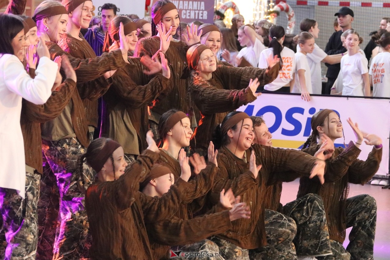 Świąteczna Gala Bezwahania Dance Center [13.12.2025] - zdjęcie #17 - eOstroleka.pl