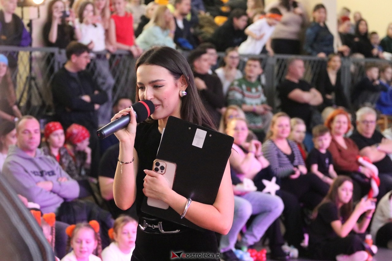 Świąteczna Gala Bezwahania Dance Center [13.12.2025] - zdjęcie #16 - eOstroleka.pl