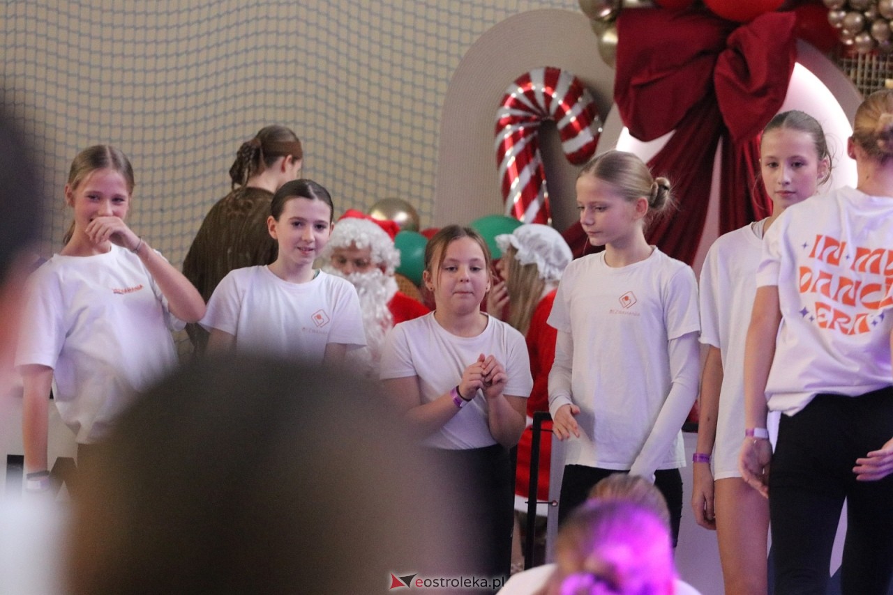 Świąteczna Gala Bezwahania Dance Center [13.12.2025] - zdjęcie #8 - eOstroleka.pl
