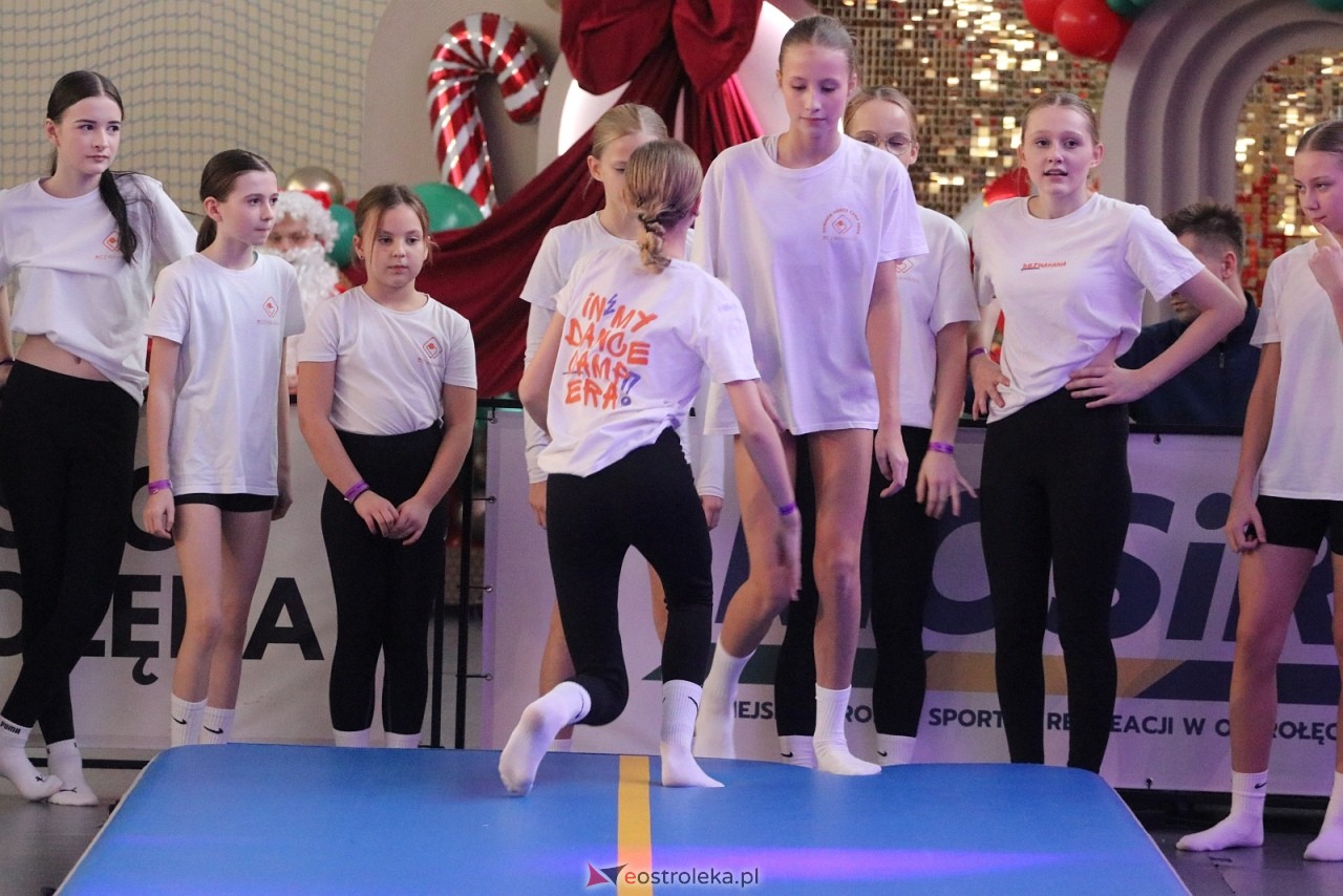 Świąteczna Gala Bezwahania Dance Center [13.12.2025] - zdjęcie #6 - eOstroleka.pl