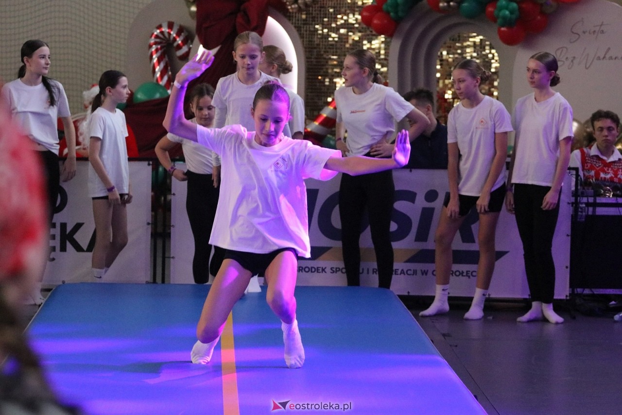 Świąteczna Gala Bezwahania Dance Center [13.12.2025] - zdjęcie #5 - eOstroleka.pl