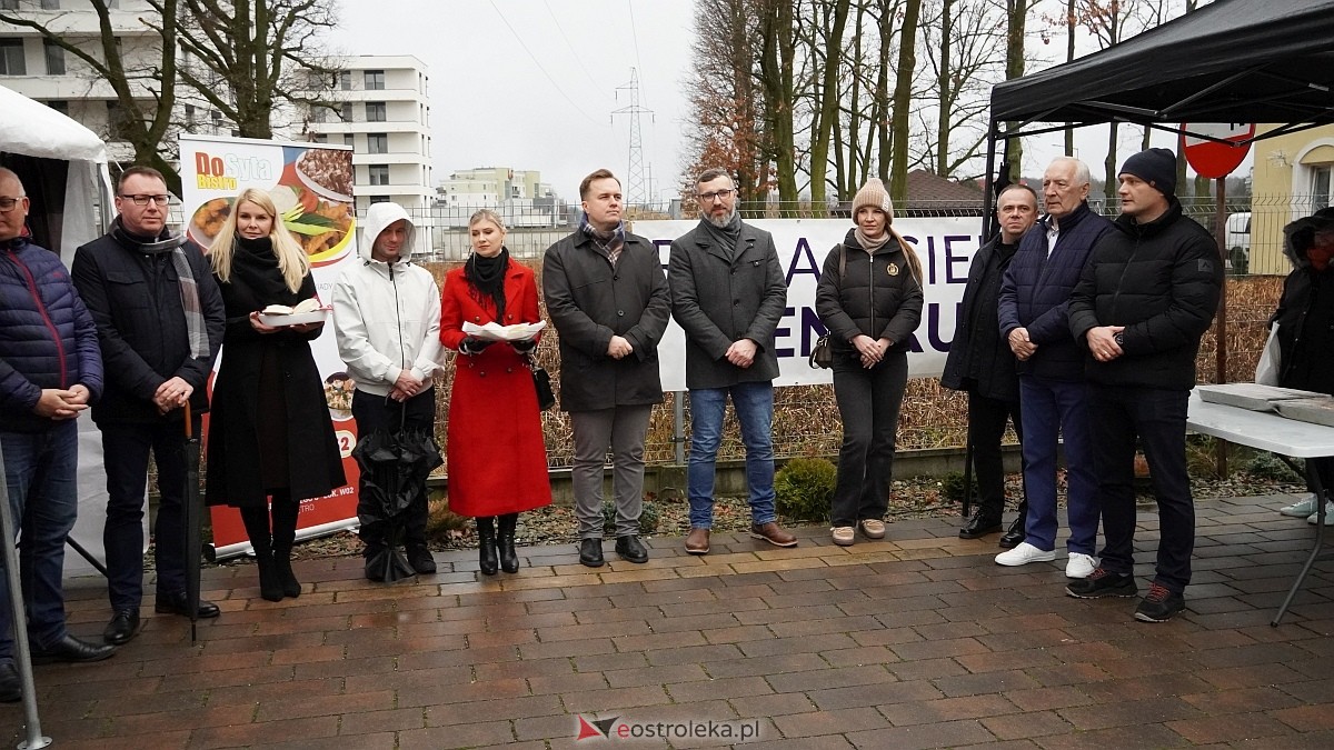Wigilijne spotkanie na osiedlu Centrum [13.12.2025] - zdjęcie #58 - eOstroleka.pl