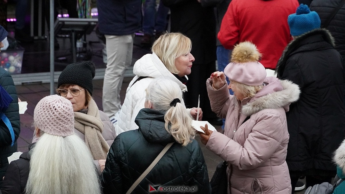 Wigilijne spotkanie na osiedlu Centrum [13.12.2025] - zdjęcie #71 - eOstroleka.pl
