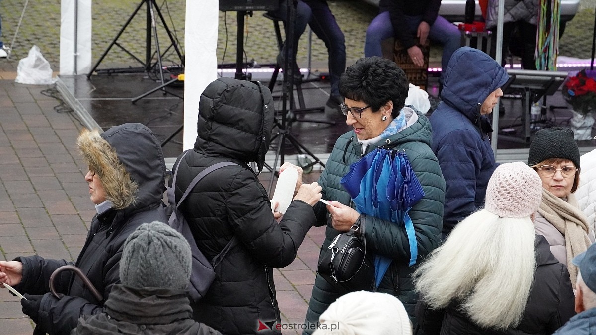 Wigilijne spotkanie na osiedlu Centrum [13.12.2025] - zdjęcie #67 - eOstroleka.pl