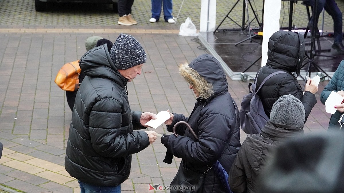 Wigilijne spotkanie na osiedlu Centrum [13.12.2025] - zdjęcie #65 - eOstroleka.pl