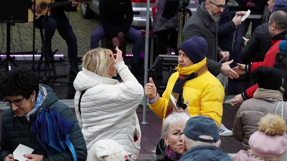 Wigilijne spotkanie na osiedlu Centrum [13.12.2025] - zdjęcie #55 - eOstroleka.pl