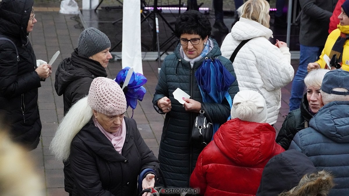 Wigilijne spotkanie na osiedlu Centrum [13.12.2025] - zdjęcie #53 - eOstroleka.pl