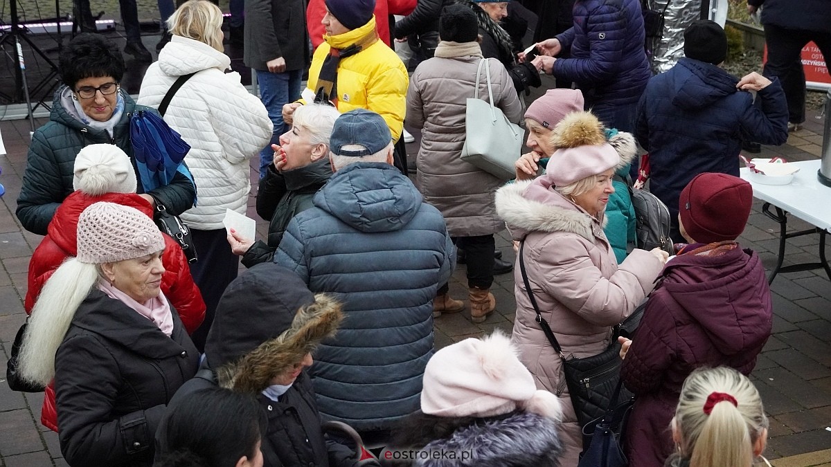 Wigilijne spotkanie na osiedlu Centrum [13.12.2025] - zdjęcie #51 - eOstroleka.pl