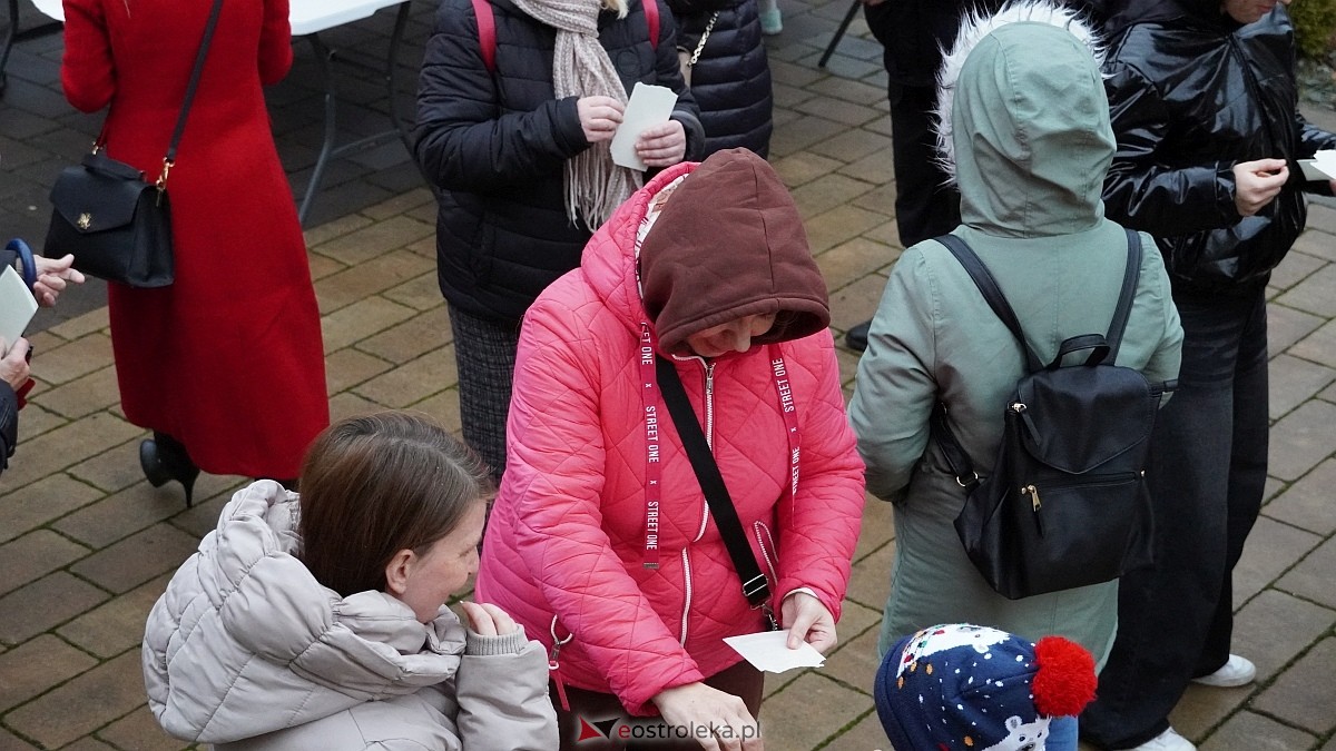 Wigilijne spotkanie na osiedlu Centrum [13.12.2025] - zdjęcie #47 - eOstroleka.pl