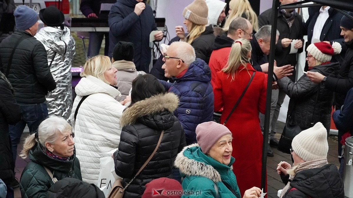 Wigilijne spotkanie na osiedlu Centrum [13.12.2025] - zdjęcie #37 - eOstroleka.pl