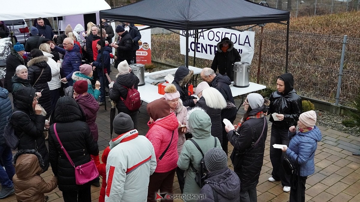 Wigilijne spotkanie na osiedlu Centrum [13.12.2025] - zdjęcie #33 - eOstroleka.pl