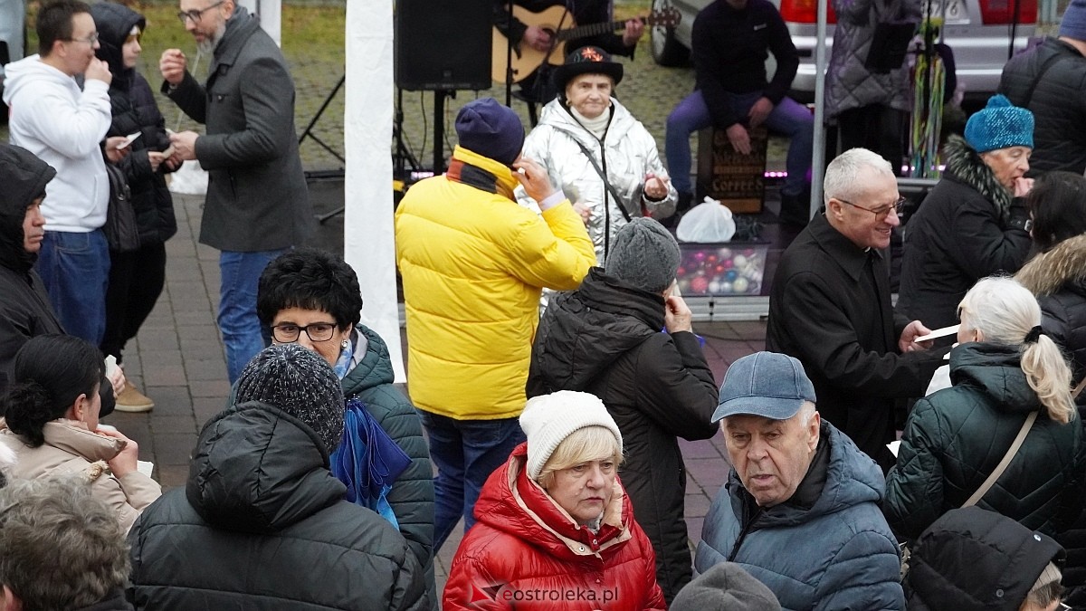 Wigilijne spotkanie na osiedlu Centrum [13.12.2025] - zdjęcie #31 - eOstroleka.pl