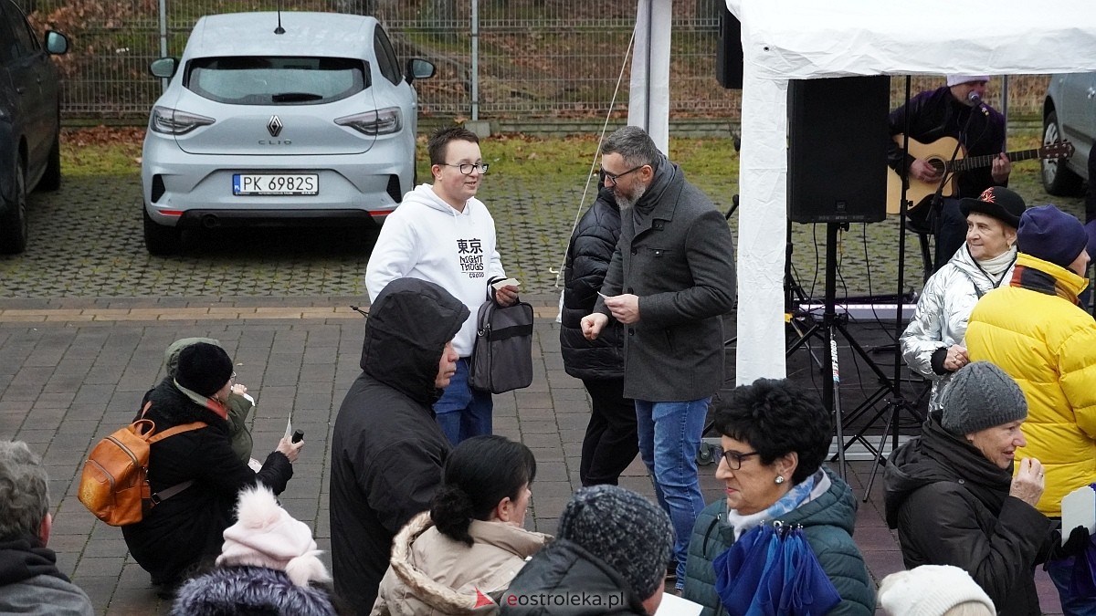 Wigilijne spotkanie na osiedlu Centrum [13.12.2025] - zdjęcie #29 - eOstroleka.pl