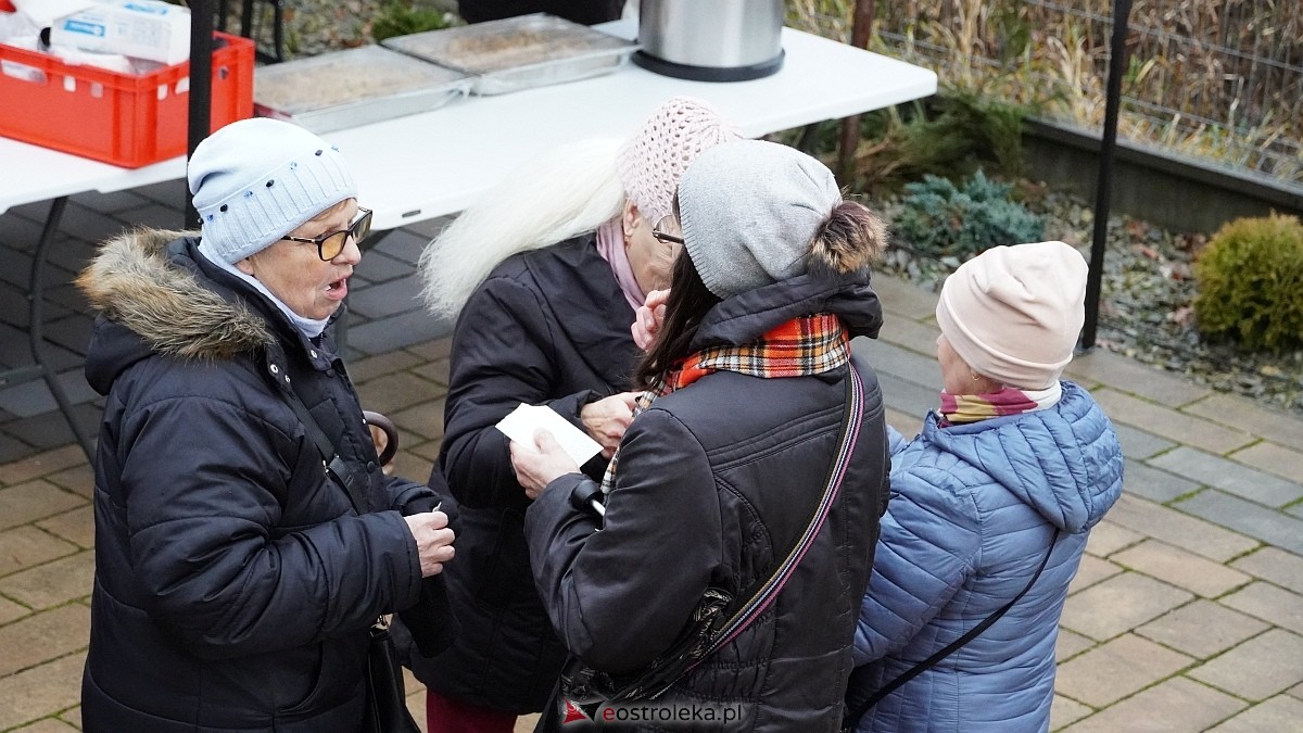 Wigilijne spotkanie na osiedlu Centrum [13.12.2025] - zdjęcie #21 - eOstroleka.pl