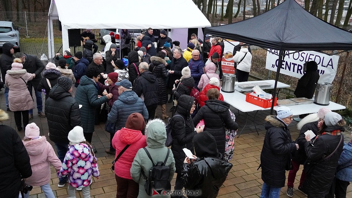 Wigilijne spotkanie na osiedlu Centrum [13.12.2025] - zdjęcie #19 - eOstroleka.pl