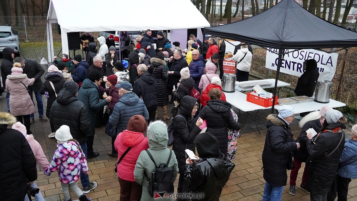Wigilijne spotkanie na osiedlu Centrum [13.12.2025] - zdjęcie #17 - eOstroleka.pl