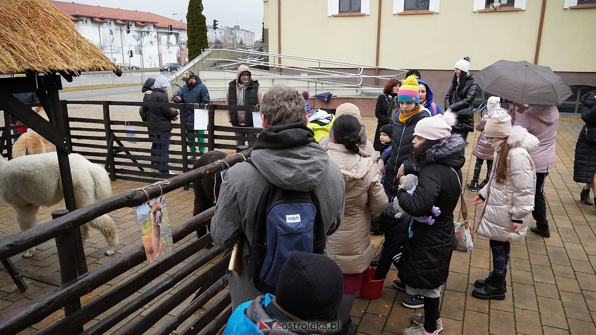 Wigilijne spotkanie na osiedlu Centrum [13.12.2025] - zdjęcie #12 - eOstroleka.pl