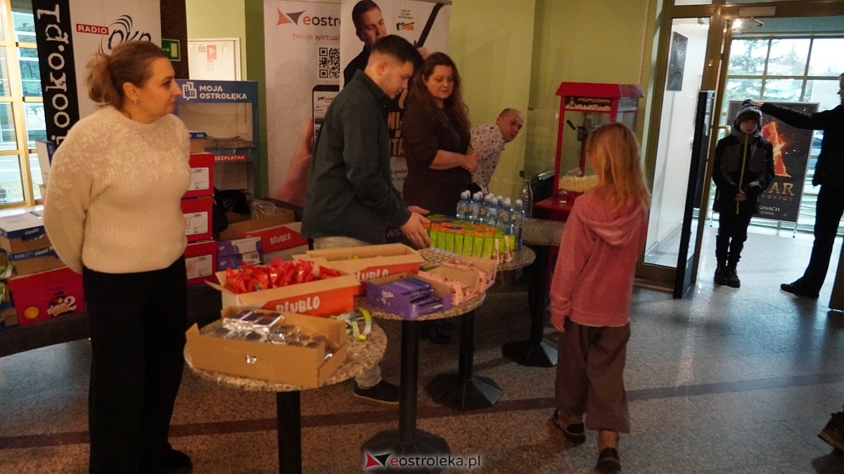 Choinkowe spotkanie trzech ostrołęckich osiedli w Kinie Jantar [14.12.2025] - zdjęcie #41 - eOstroleka.pl