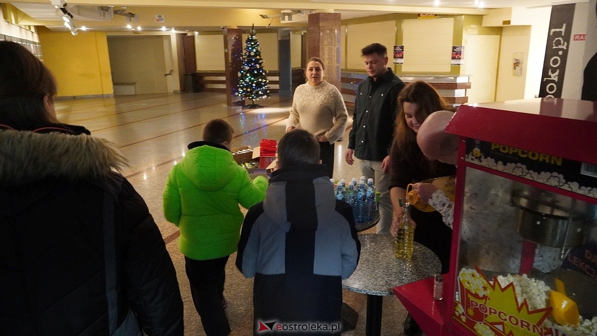Choinkowe spotkanie trzech ostrołęckich osiedli w Kinie Jantar [14.12.2025] - zdjęcie #35 - eOstroleka.pl