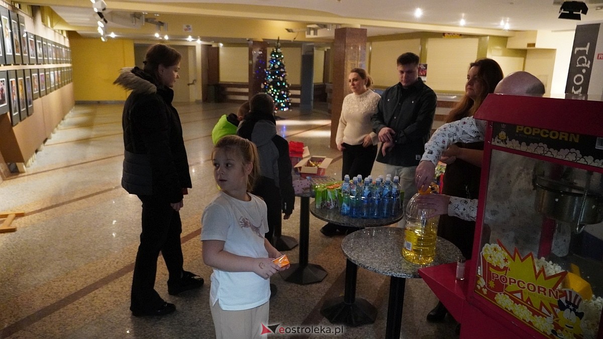 Choinkowe spotkanie trzech ostrołęckich osiedli w Kinie Jantar [14.12.2025] - zdjęcie #34 - eOstroleka.pl