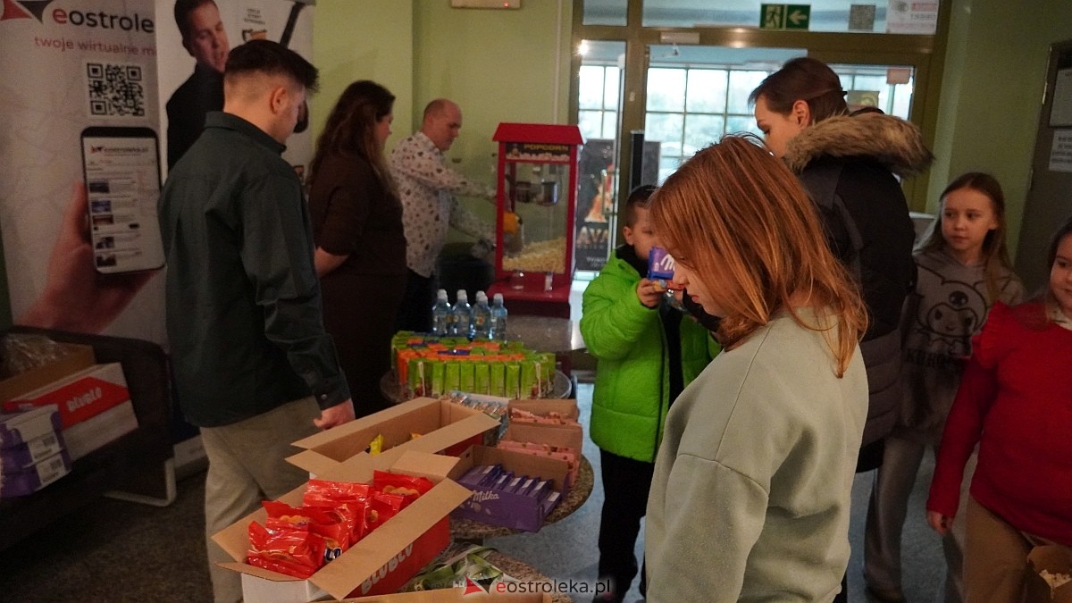 Choinkowe spotkanie trzech ostrołęckich osiedli w Kinie Jantar [14.12.2025] - zdjęcie #22 - eOstroleka.pl