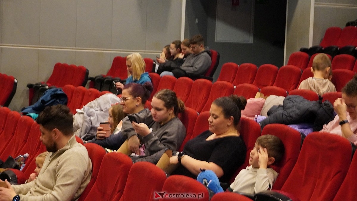 Choinkowe spotkanie trzech ostrołęckich osiedli w Kinie Jantar [14.12.2025] - zdjęcie #18 - eOstroleka.pl