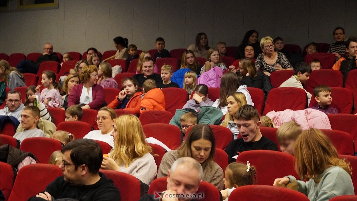 Choinkowe spotkanie trzech ostrołęckich osiedli w Kinie Jantar [14.12.2025] - zdjęcie #17 - eOstroleka.pl