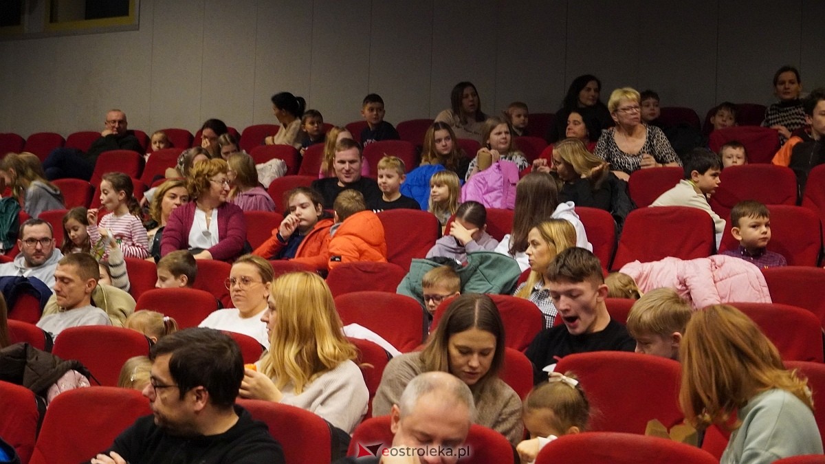Choinkowe spotkanie trzech ostrołęckich osiedli w Kinie Jantar [14.12.2025] - zdjęcie #16 - eOstroleka.pl