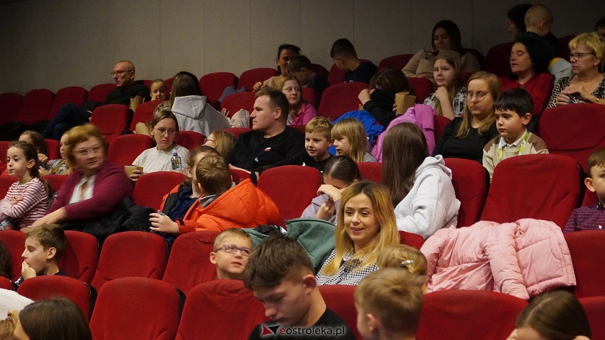 Choinkowe spotkanie trzech ostrołęckich osiedli w Kinie Jantar [14.12.2025] - zdjęcie #12 - eOstroleka.pl