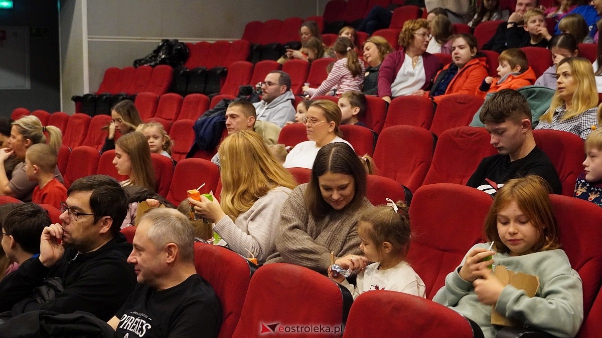 Choinkowe spotkanie trzech ostrołęckich osiedli w Kinie Jantar [14.12.2025] - zdjęcie #9 - eOstroleka.pl