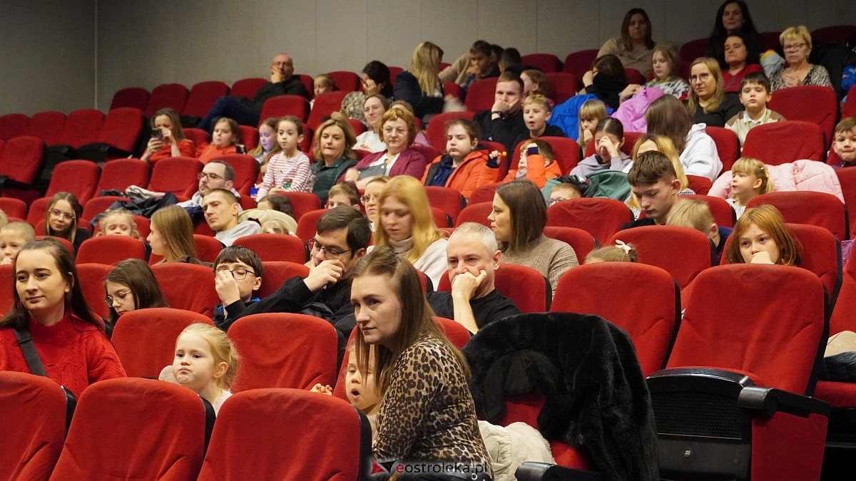 Choinkowe spotkanie trzech ostrołęckich osiedli w Kinie Jantar [14.12.2025] - zdjęcie #3 - eOstroleka.pl