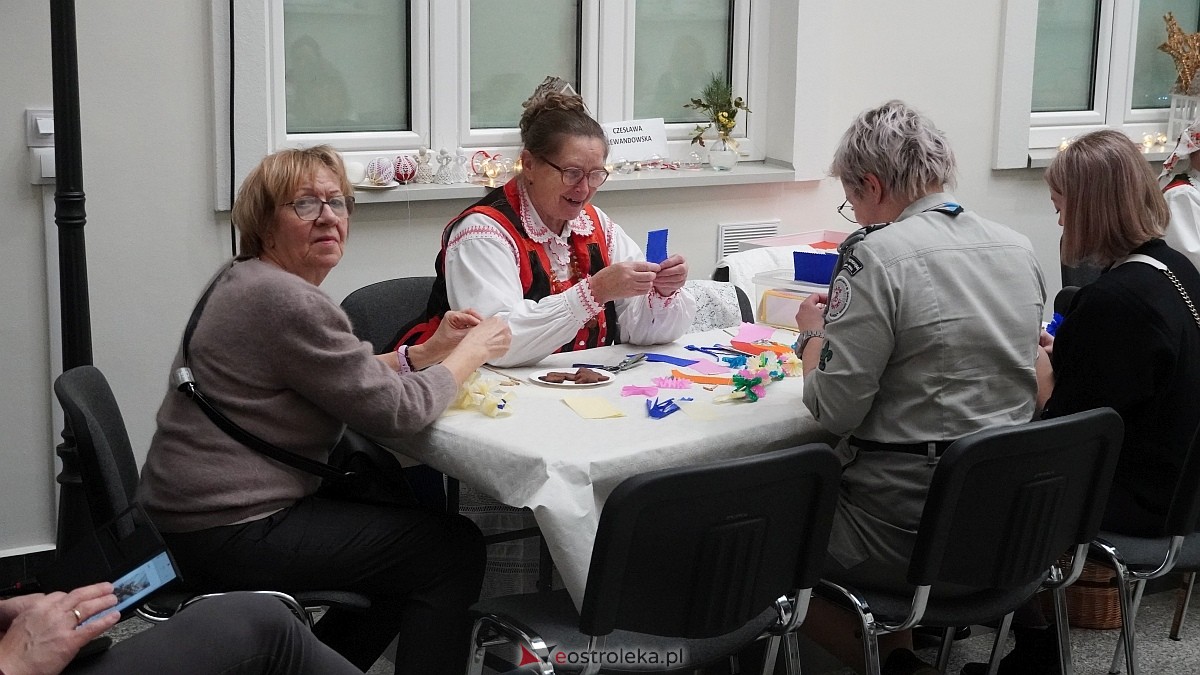 Warsztaty rodzinne Idą święta, czas stroić choinkę [14.12.2025] - zdjęcie #81 - eOstroleka.pl