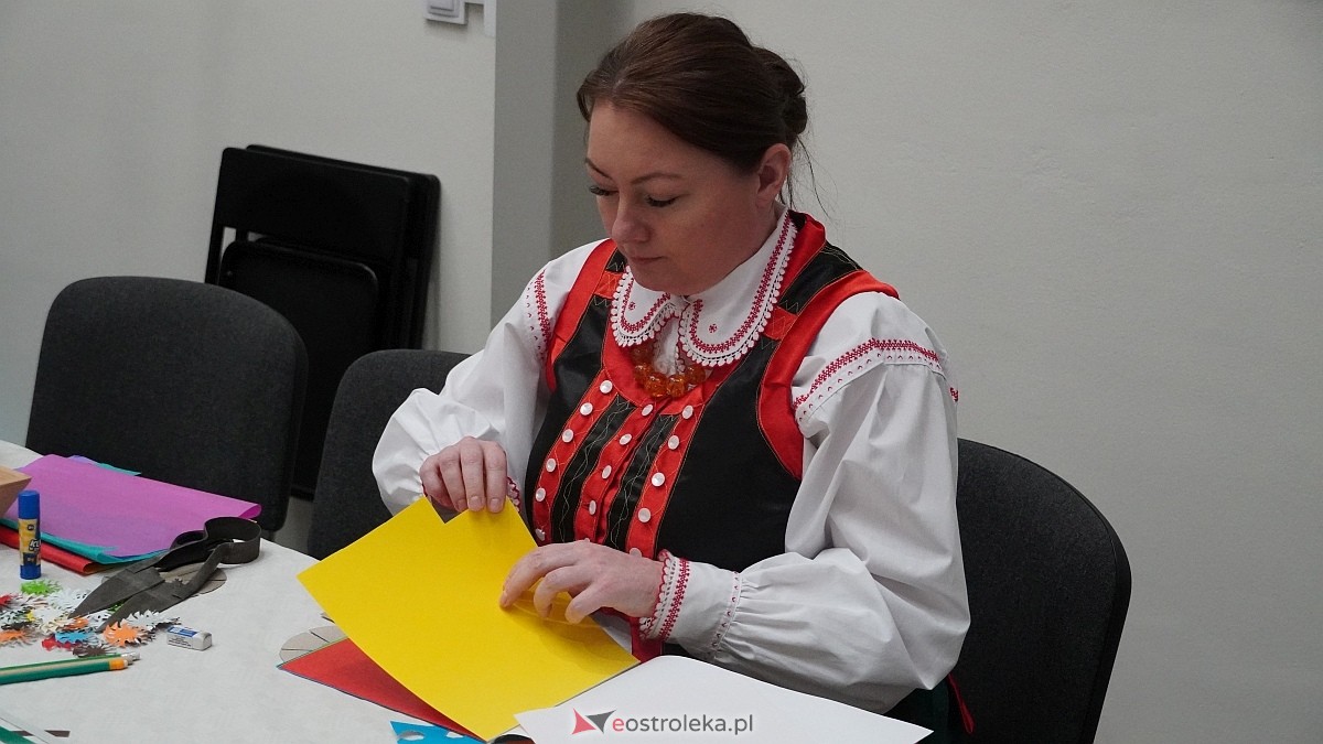 Warsztaty rodzinne Idą święta, czas stroić choinkę [14.12.2025] - zdjęcie #76 - eOstroleka.pl