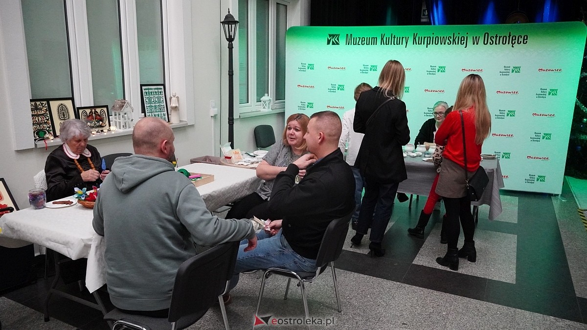 Warsztaty rodzinne Idą święta, czas stroić choinkę [14.12.2025] - zdjęcie #71 - eOstroleka.pl