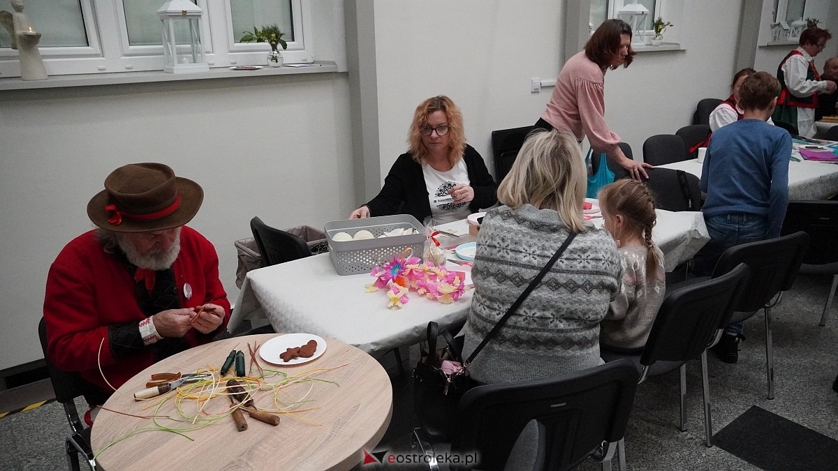 Warsztaty rodzinne Idą święta, czas stroić choinkę [14.12.2025] - zdjęcie #62 - eOstroleka.pl