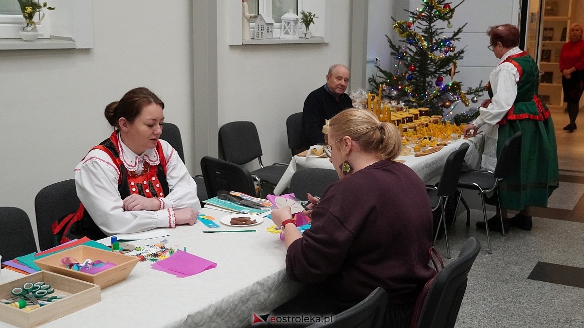 Warsztaty rodzinne Idą święta, czas stroić choinkę [14.12.2025] - zdjęcie #57 - eOstroleka.pl