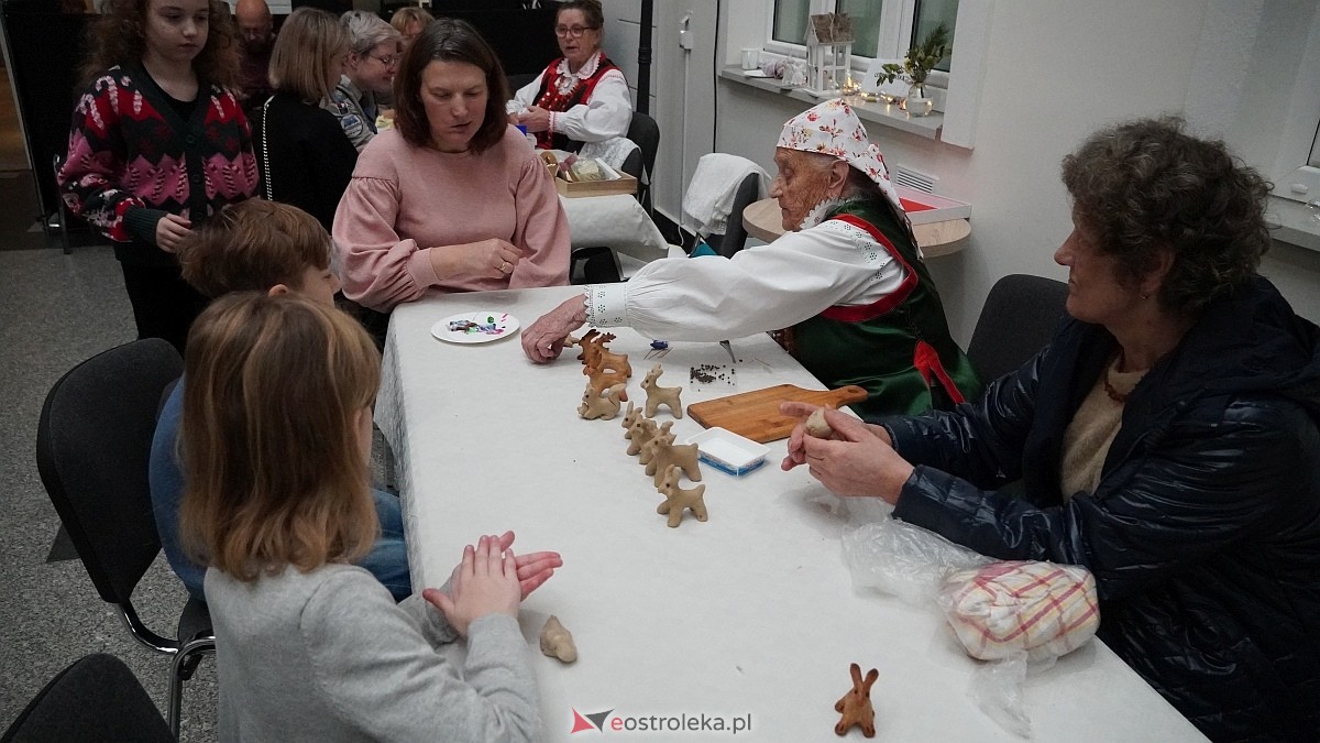 Warsztaty rodzinne Idą święta, czas stroić choinkę [14.12.2025] - zdjęcie #55 - eOstroleka.pl