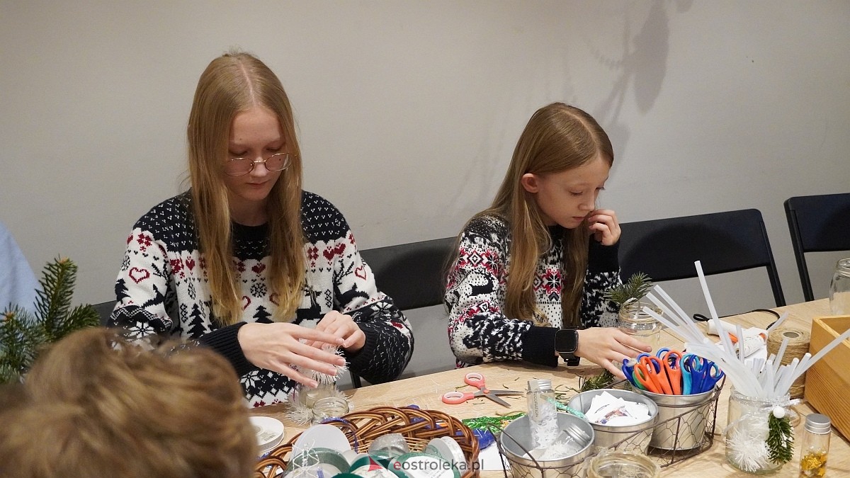 Warsztaty rodzinne Idą święta, czas stroić choinkę [14.12.2025] - zdjęcie #33 - eOstroleka.pl