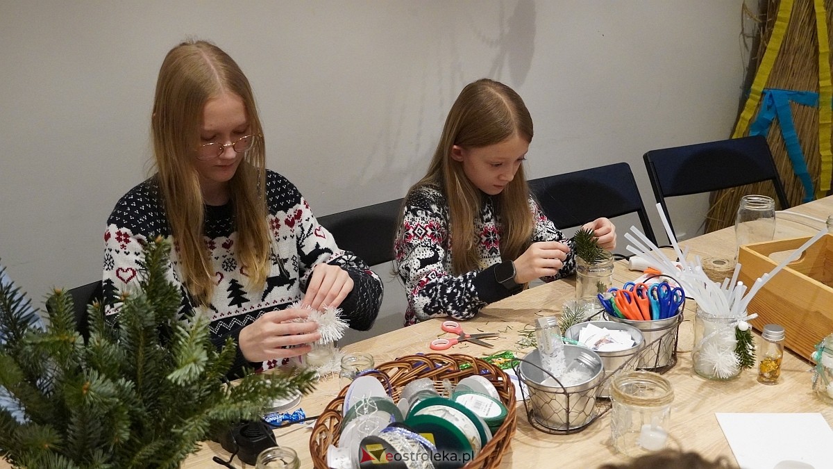 Warsztaty rodzinne Idą święta, czas stroić choinkę [14.12.2025] - zdjęcie #32 - eOstroleka.pl