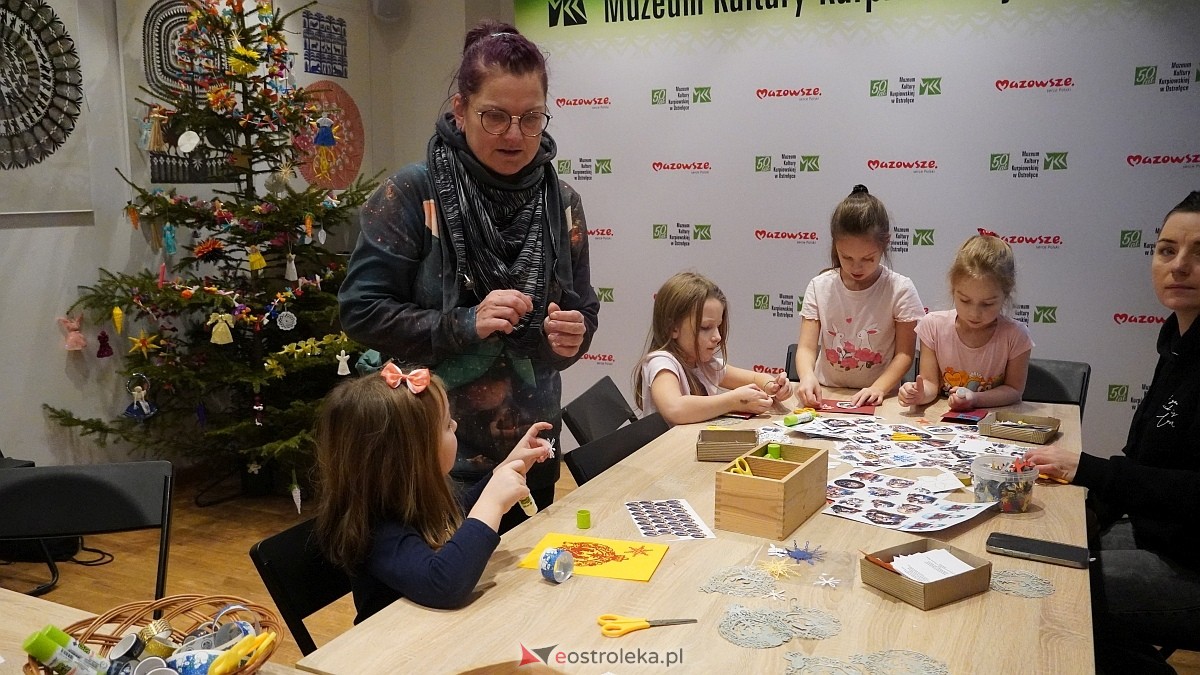 Warsztaty rodzinne Idą święta, czas stroić choinkę [14.12.2025] - zdjęcie #31 - eOstroleka.pl