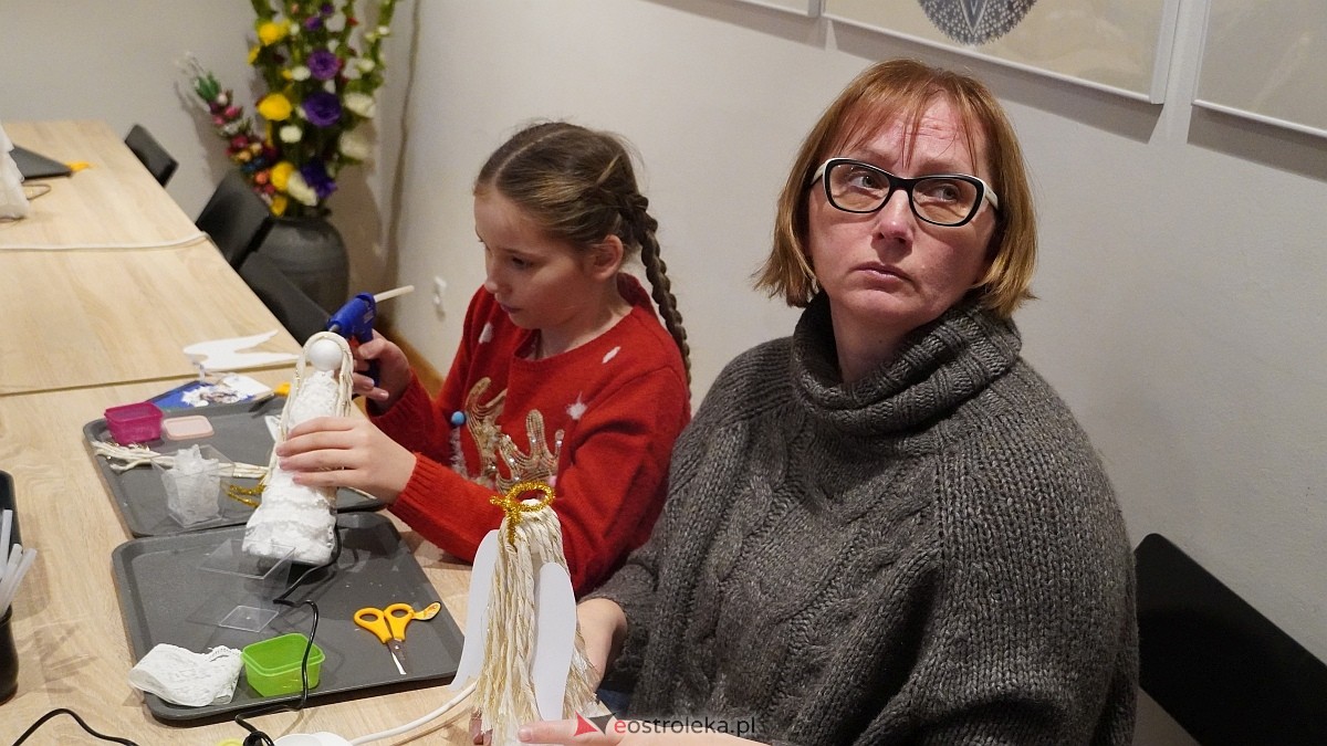 Warsztaty rodzinne Idą święta, czas stroić choinkę [14.12.2025] - zdjęcie #27 - eOstroleka.pl