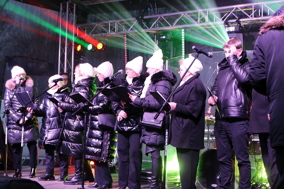 Jarmark Bożonarodzeniowy w Czerwinie [14.12.2025] - zdjęcie #39 - eOstroleka.pl