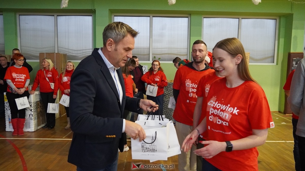 15. edycja Szlachetnej Paczki w Ostrołęce [14.12.2025] - zdjęcie #40 - eOstroleka.pl
