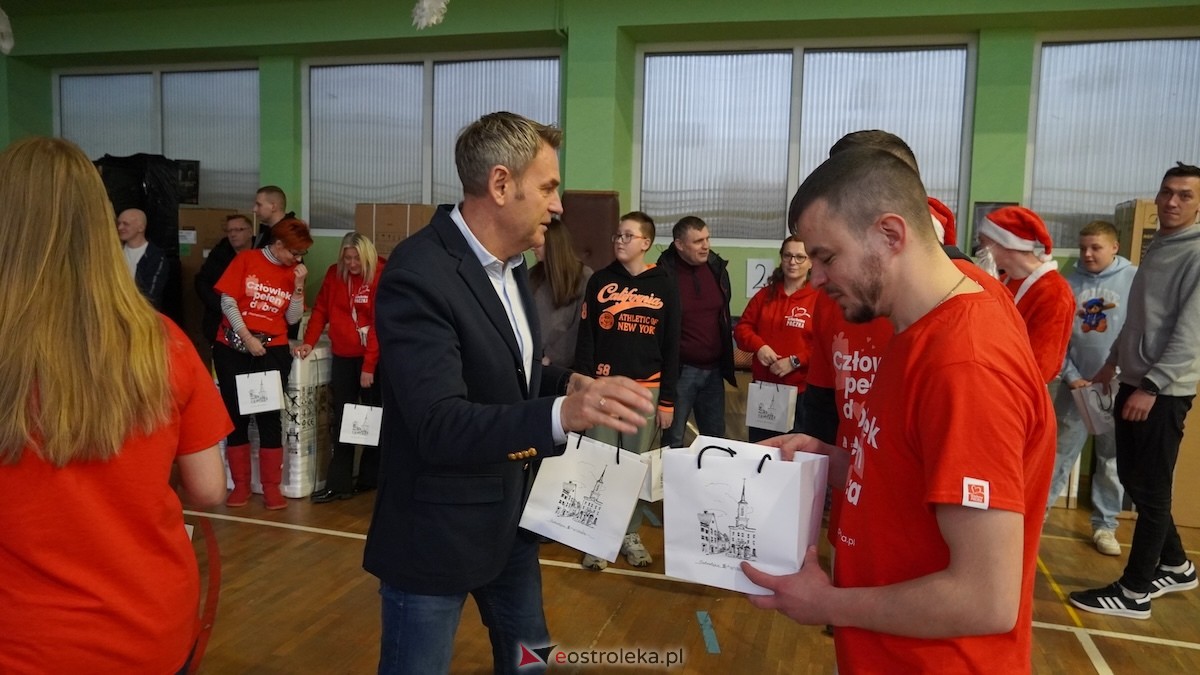 15. edycja Szlachetnej Paczki w Ostrołęce [14.12.2025] - zdjęcie #39 - eOstroleka.pl