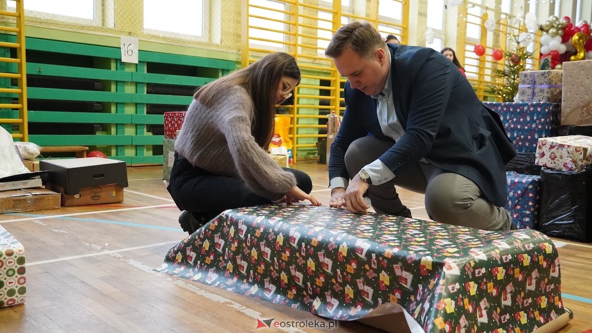 15. edycja Szlachetnej Paczki w Ostrołęce [14.12.2025] - zdjęcie #13 - eOstroleka.pl
