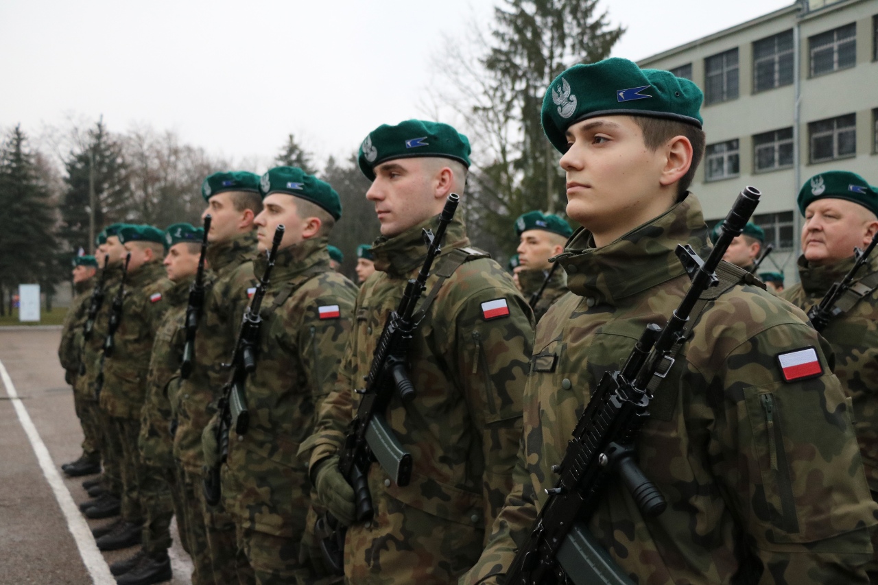 Przysięga wojskowa w Przasnyszu [13.12.2025] - zdjęcie #9 - eOstroleka.pl